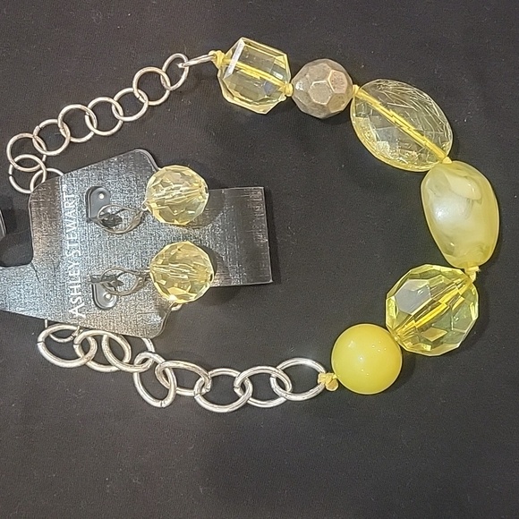 *Ashley Stewart's matcing earrings & necklace set - Picture 4 of 5